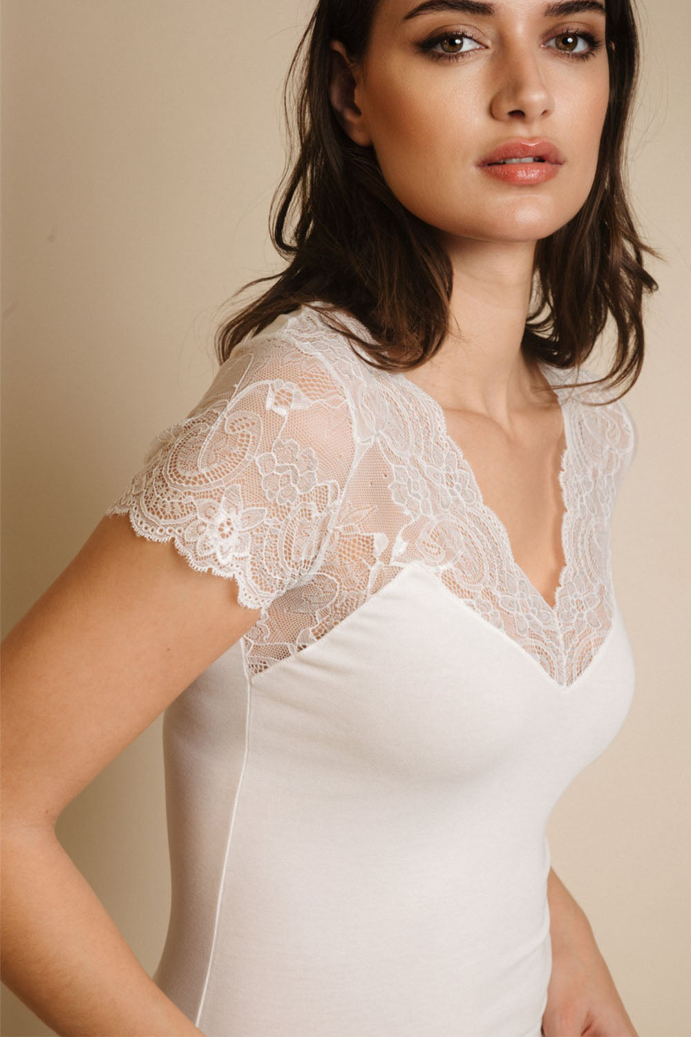 43574 - T-SHIRT A MANICA CORTA CON PIZZO
