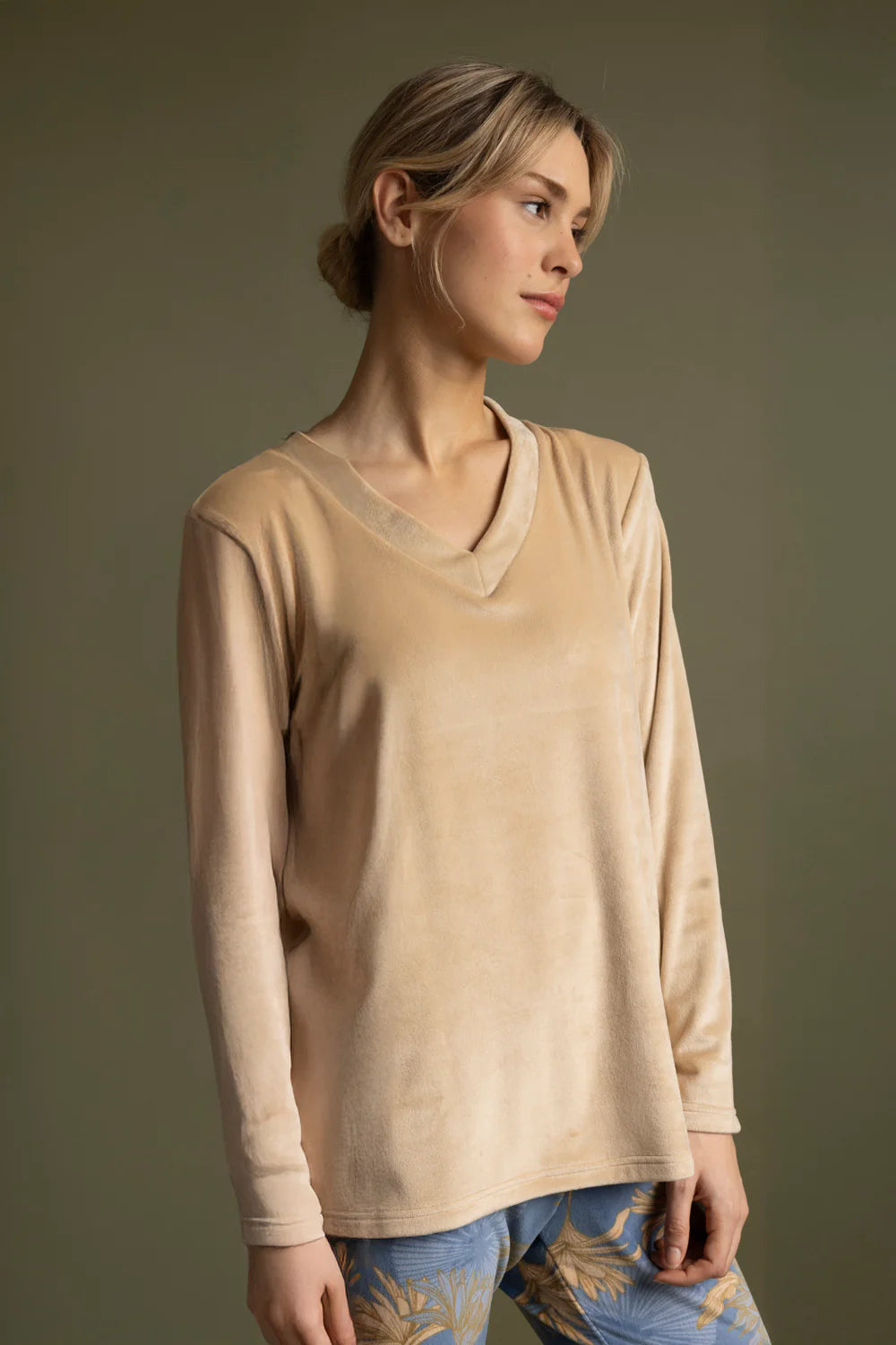 63641 - PIGIAMA CON SCOLLO A V ORIENTALE