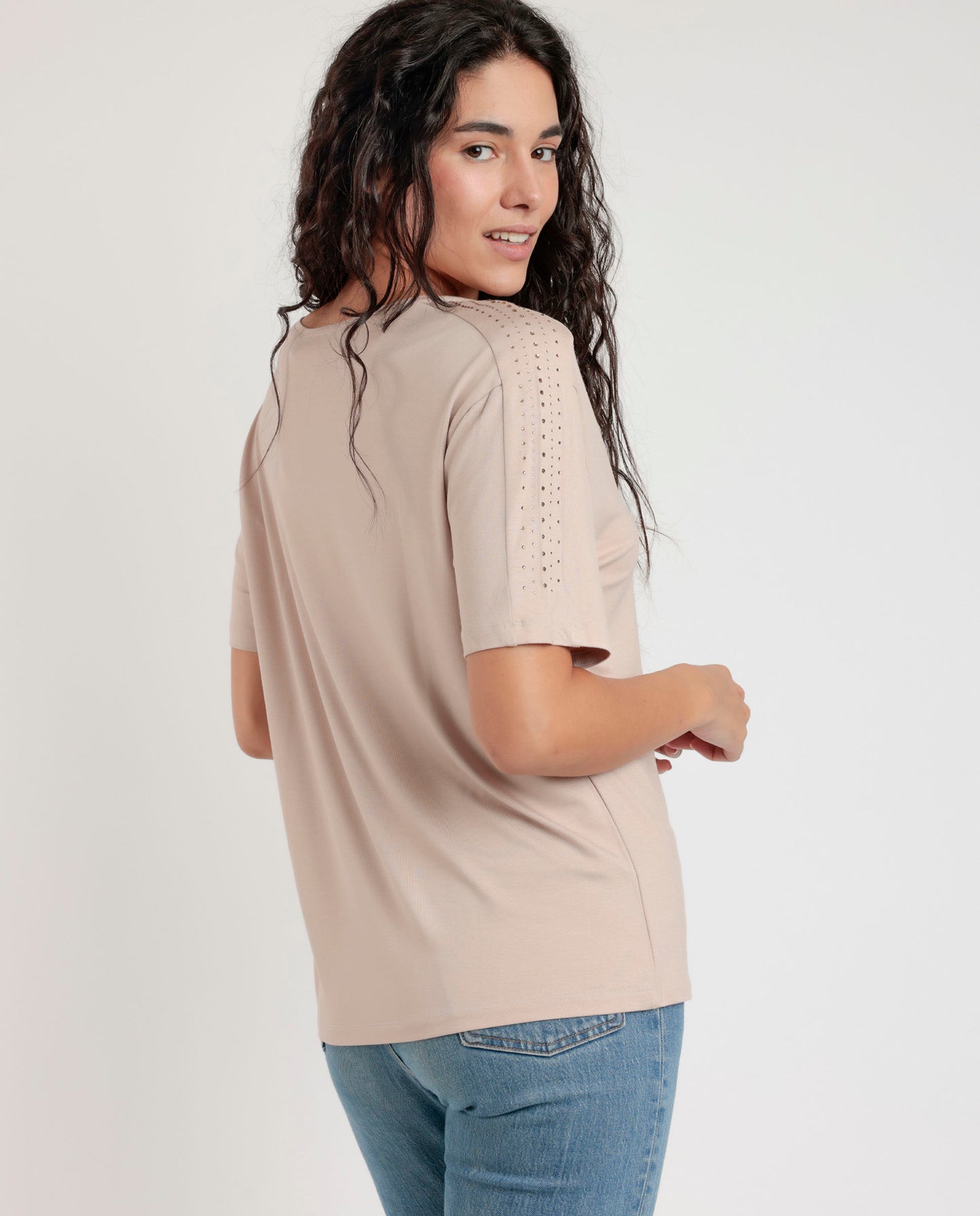43628 - T-SHIRT CON PIETRE SULLA SPALLA