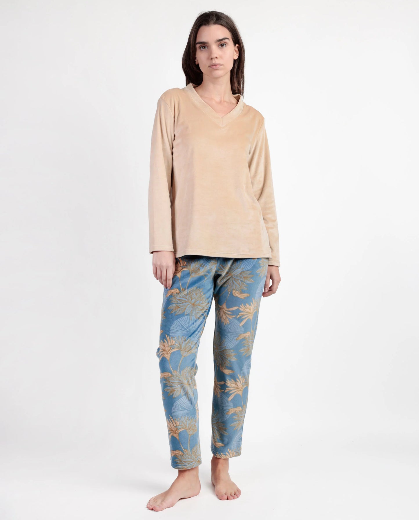 63641 - PIGIAMA CON SCOLLO A V ORIENTALE