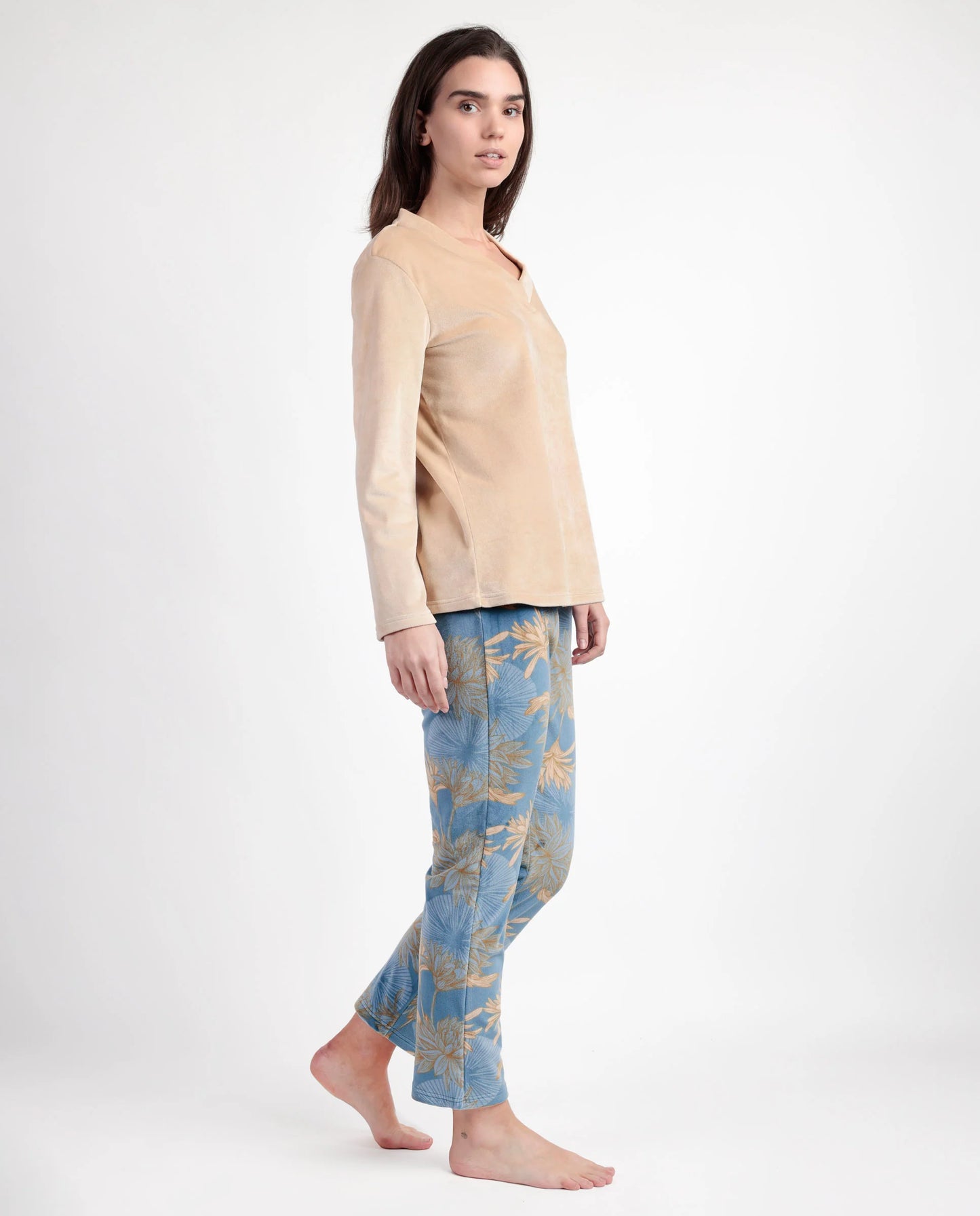 63641 - PIGIAMA CON SCOLLO A V ORIENTALE