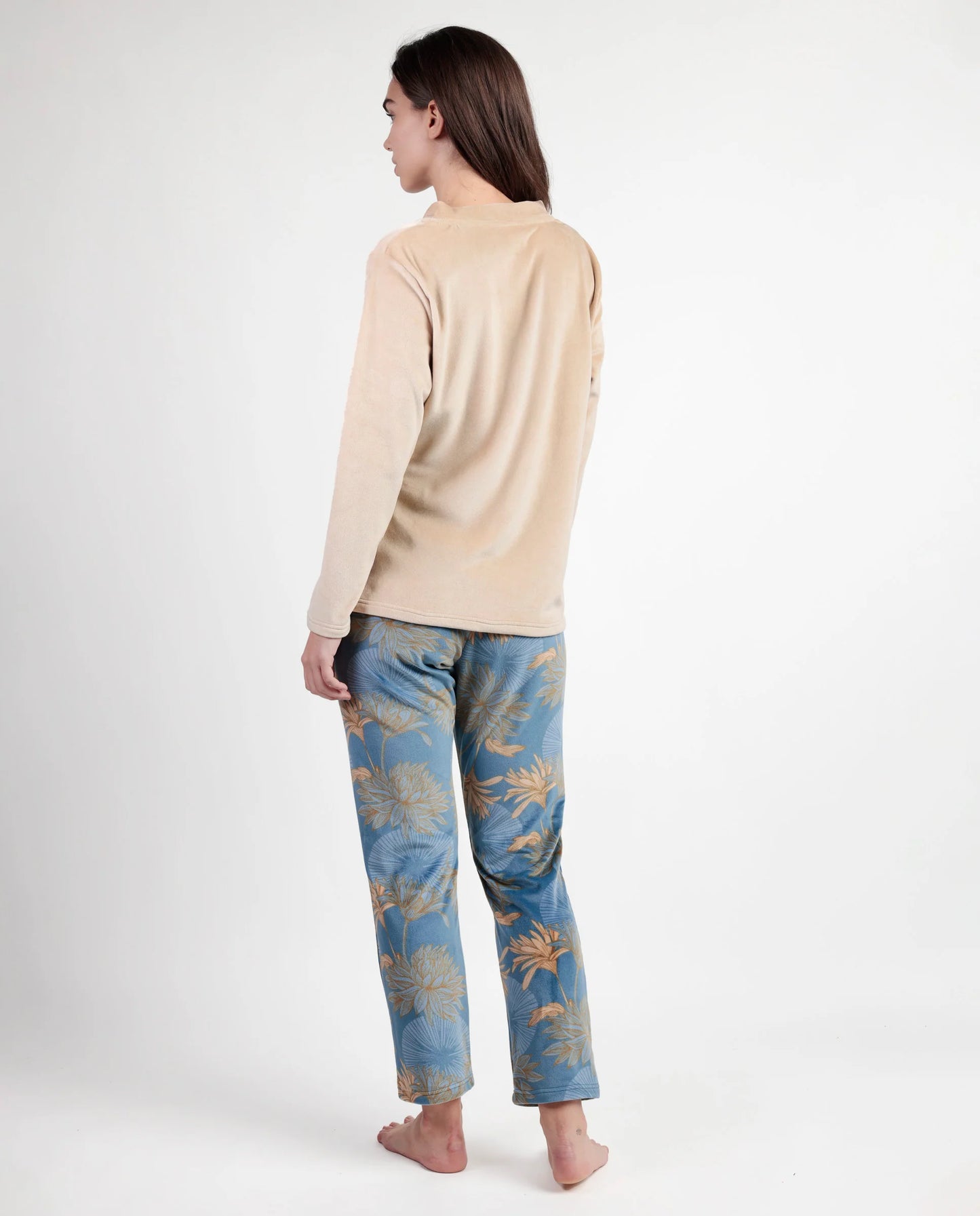 63641 - PIGIAMA CON SCOLLO A V ORIENTALE