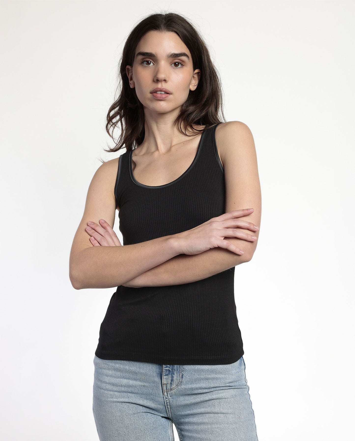 43644 - T-SHIRT SENZA MANICHE A COSTE VIVACE IN RASO