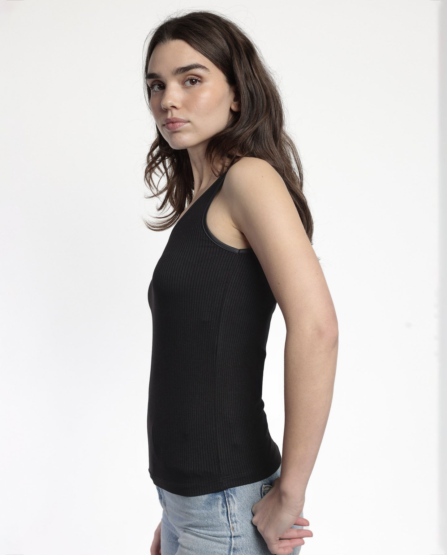 43644 - T-SHIRT SENZA MANICHE A COSTE VIVACE IN RASO
