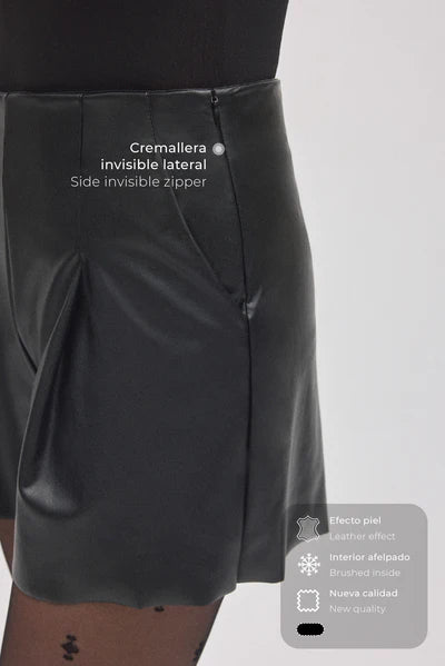 SHORTS EFFETTO PELLE NERA YSABEL MORA