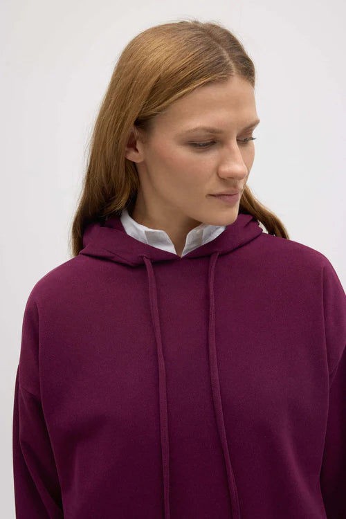 70668 - FELPA CON CAPPUCCIO REGOLABILE CON TEXTURE MORBIDA