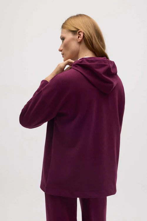 70668 - FELPA CON CAPPUCCIO REGOLABILE CON TEXTURE MORBIDA