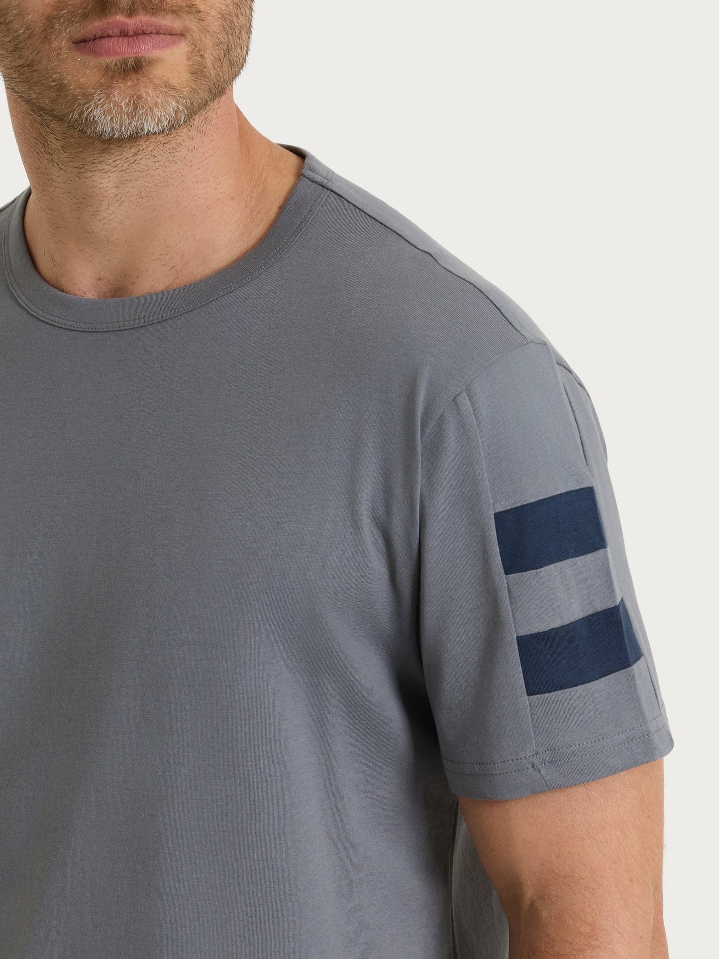 UA34T7 - T-SHIRT UOMO BEACH CON TASCHINO