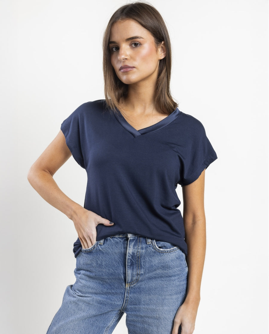 43623 - T-SHIRT A MANICA CORTA CON SCOLLO IN RASO