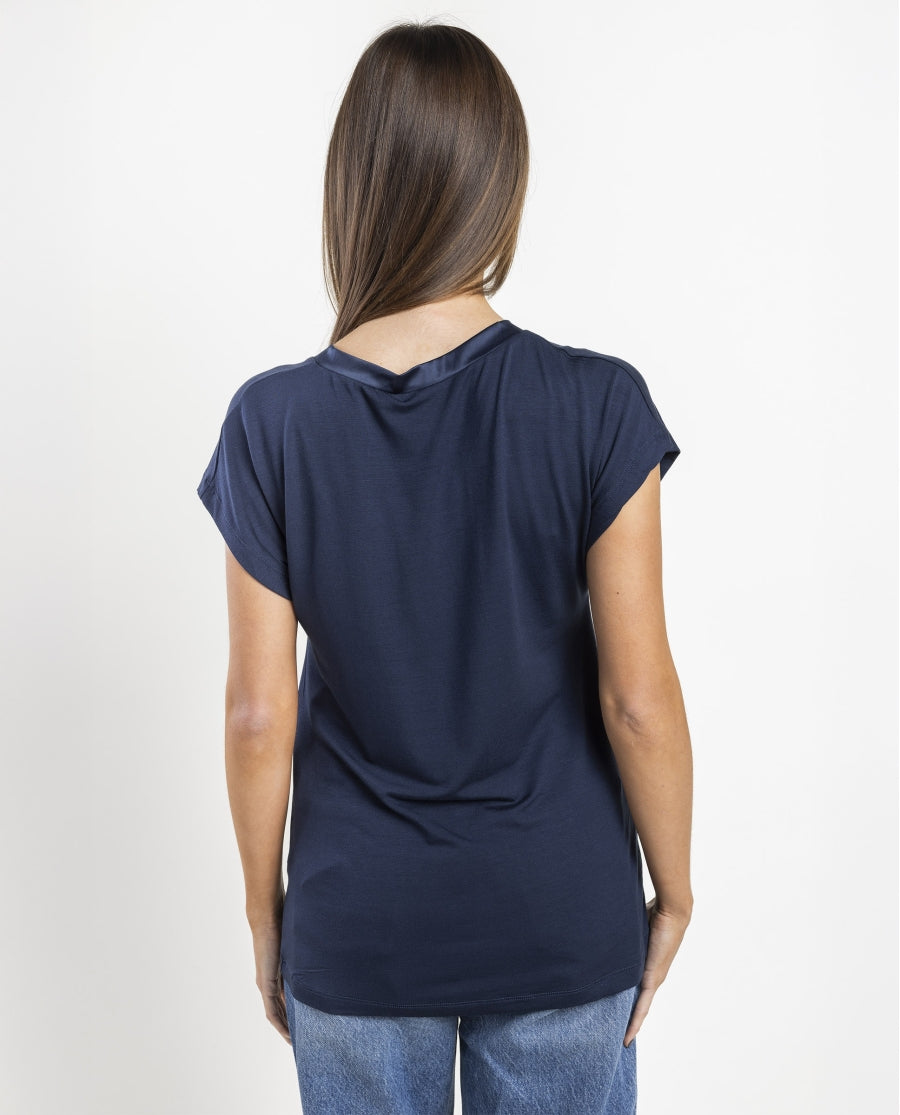 43623 - T-SHIRT A MANICA CORTA CON SCOLLO IN RASO