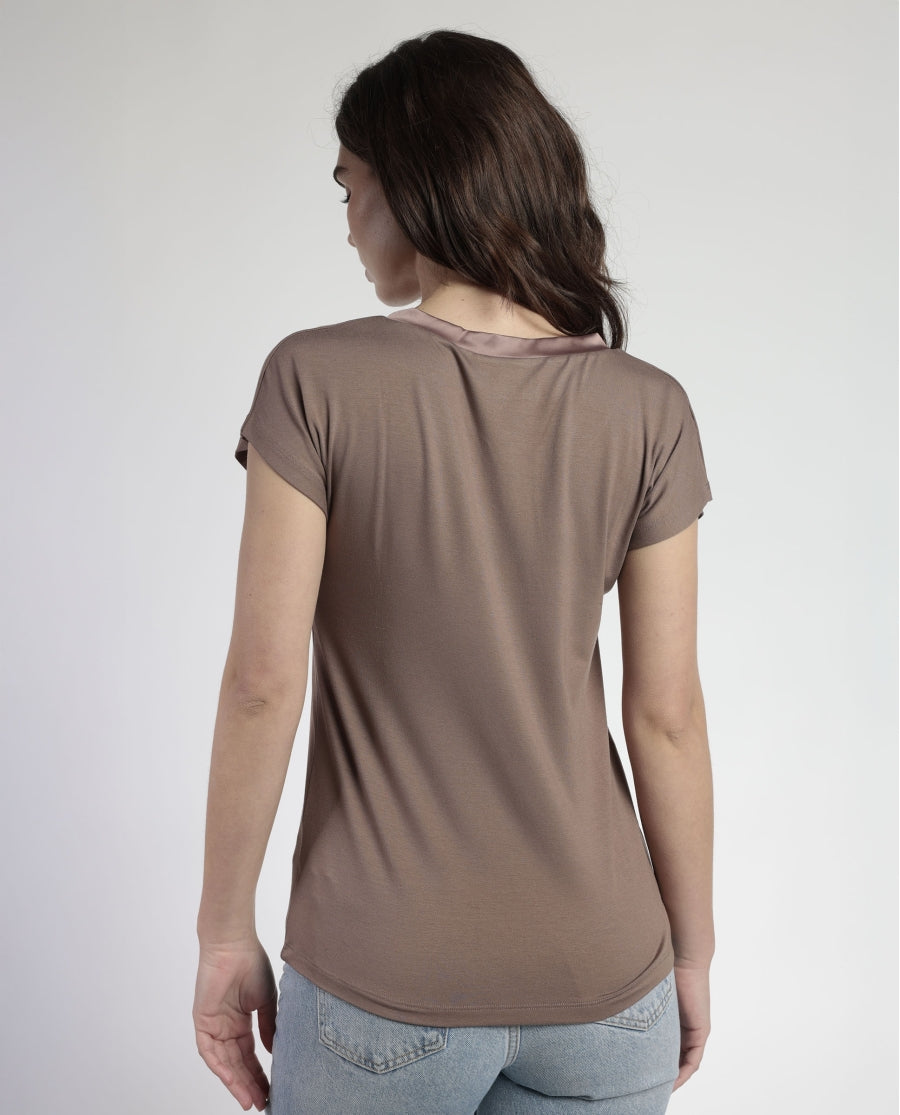 43623 - T-SHIRT A MANICA CORTA CON SCOLLO IN RASO