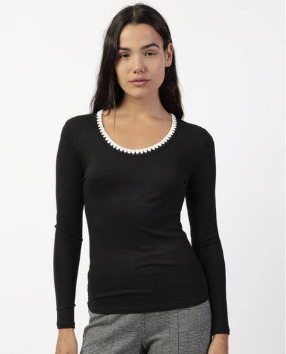 MAGLIETTA A MANICA LUNGA CON DETTAGLIO A CONTRASTO ADMAS