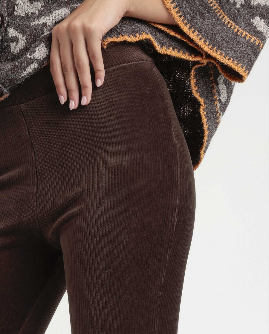49206 -  PANTALONI A CAMPANA ELASTICIZZATI IN VELLUTO A COSTE